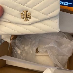 Tory Burch Kira Chevron Wallet on Chain - White